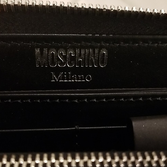 💕MOSCHINO💕 Space Ship Bear Zip Around Wallet - Picture 14 of 16